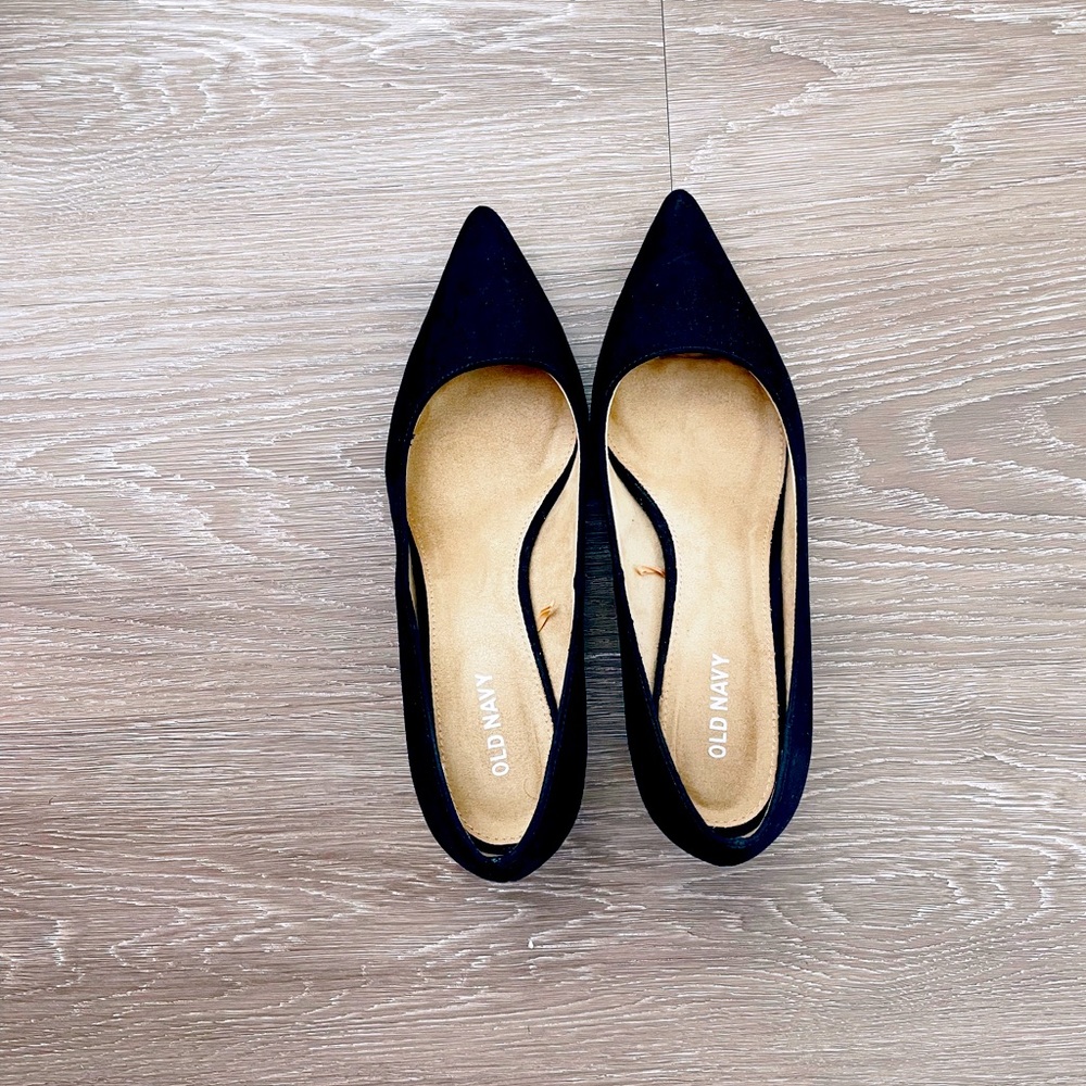 Classic black dress heels/pumps